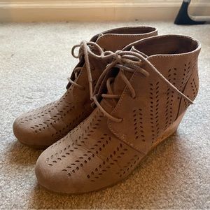 Maurice’s lace wedge booties size 7.5